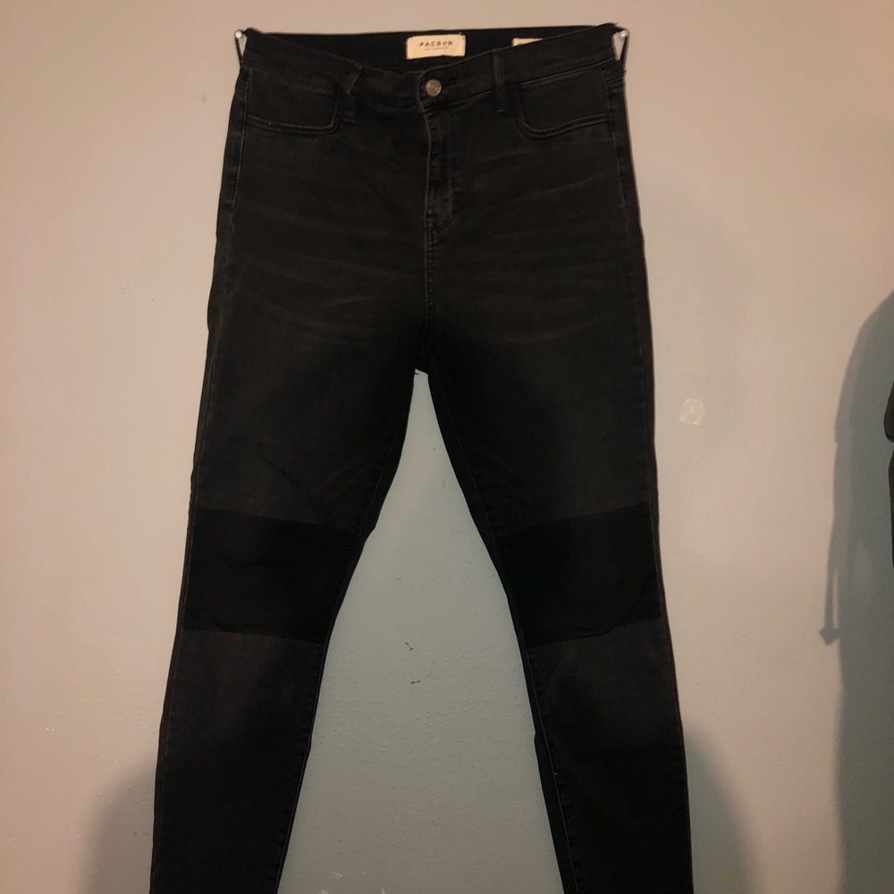 black skinny jeans with black knees